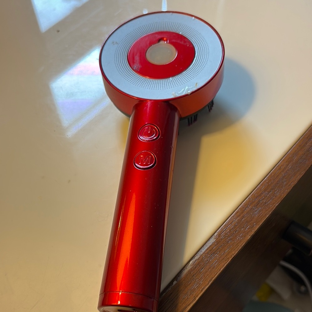 Red Hair Styling Brush - Picture 2 of 3